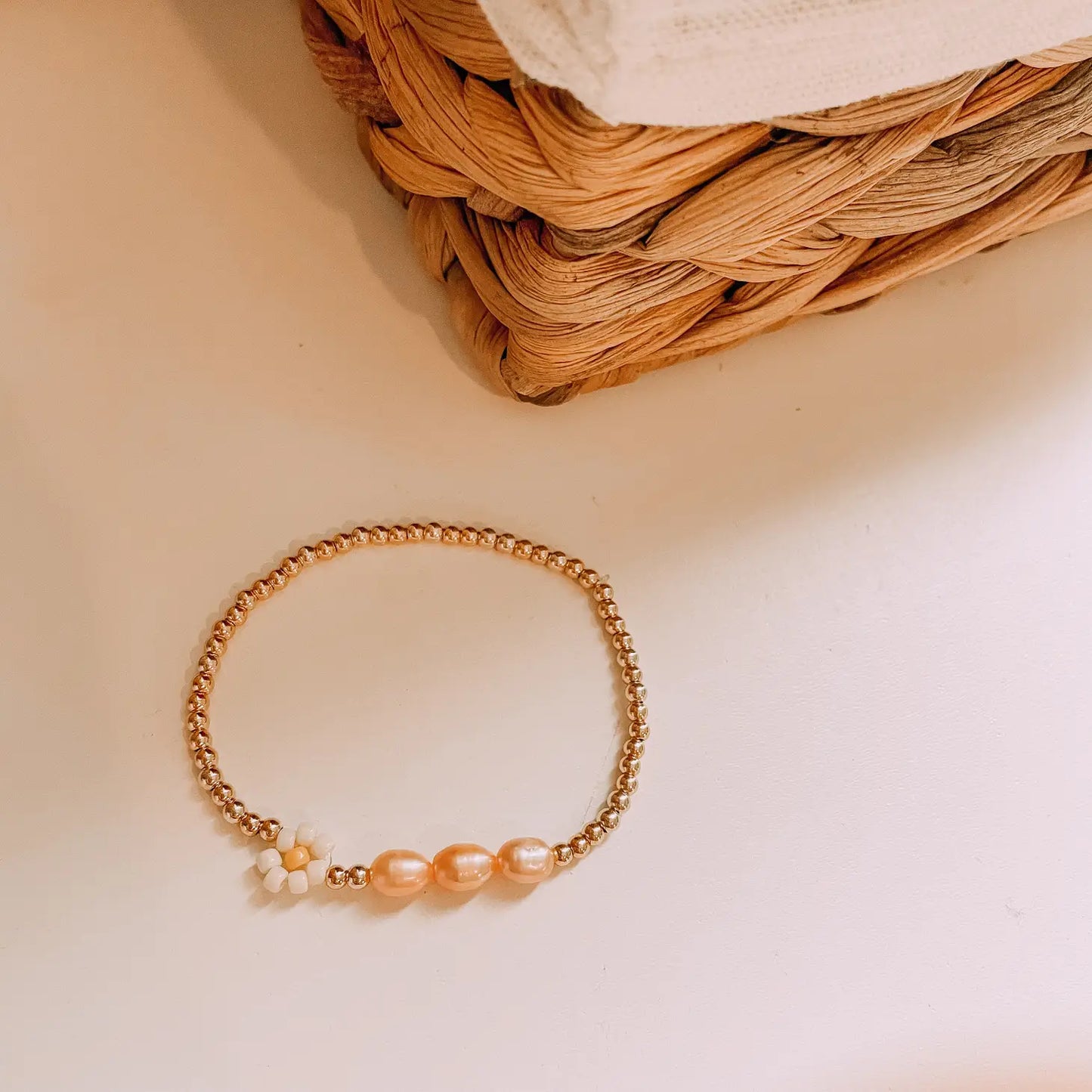 Load image into Gallery viewer, Gold Filled Flower Bracelet
